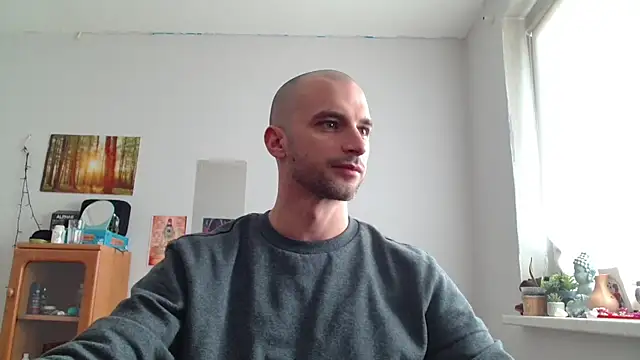Snapshot of OskarBreno chatting on May 1, 2026, 1:27 pm OskarBreno online show from May 1, 2026, 1:27 pm
