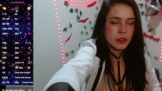 SamanthaGreen- online show from October 19, 2025, 2:25 am