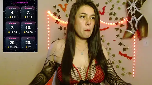 SamanthaGreen- online show from October 14, 2025, 5:46 pm