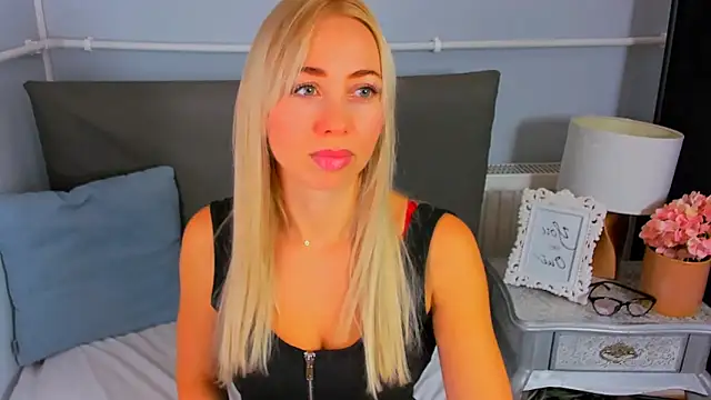 MargaritaRose online show from September 25, 2025, 2:23 pm