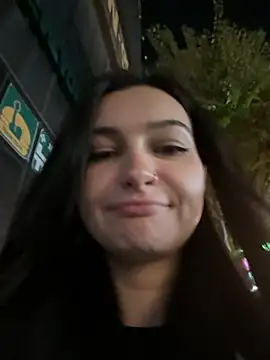 lunalovelee online show from November 6, 2025, 3:49 pm