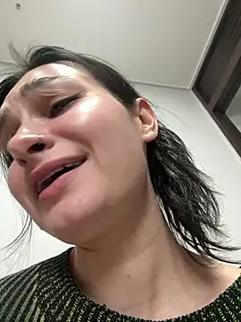 lunalovelee online show from April 4, 2026, 6:36 pm