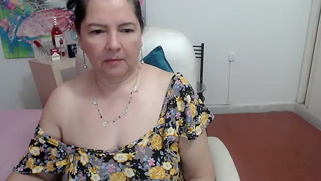 leonela 69 online show from October 15, 2025, 4:44 am