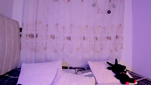 Snapshot of purplelilith3 chatting on December 16, 2025, 12:15 am purplelilith3 online show from December 16, 2025, 12:15 am