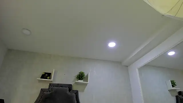 EmiliaRose  online show from November 22, 2025, 9:35 pm