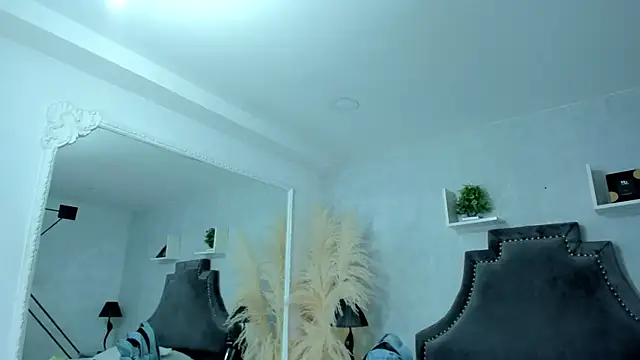 EmiliaRose  online show from February 5, 2026, 9:10 pm