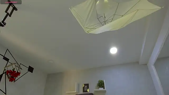 EmiliaRose  online show from November 4, 2025, 9:07 pm