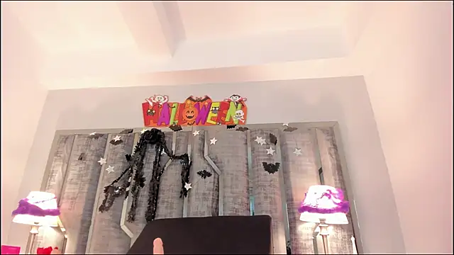 Snapshot of Ciara_Benet chatting on October 31, 2025, 2:02 pm Ciara Benet online show from October 31, 2025, 2:02 pm