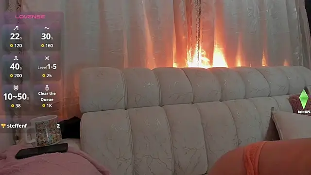 Snapshot of PamelaBliss chatting on November 5, 2025, 9:34 am PamelaBliss online show from November 5, 2025, 9:34 am