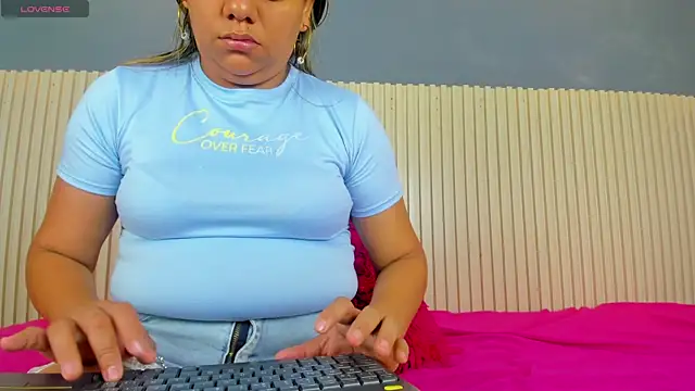 Snapshot of Aida-nicolle chatting on March 17, 2025, 9:44 am Aida-nicolle online show from March 17, 2025, 9:44 am