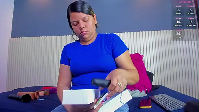 Snapshot of Aida-nicolle chatting on November 26, 2025, 10:15 am Aida-nicolle online show from November 26, 2025, 10:15 am