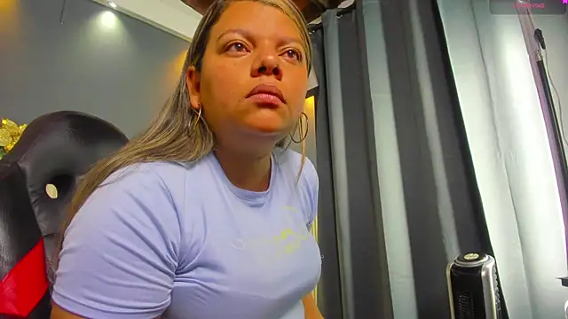 Snapshot of Aida-nicolle chatting on December 17, 2025, 11:15 am Aida-nicolle online show from December 17, 2025, 11:15 am