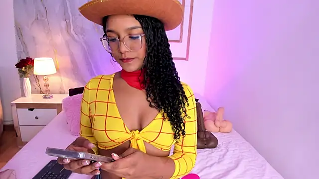 KylieGomeez online show from October 31, 2025, 8:38 pm