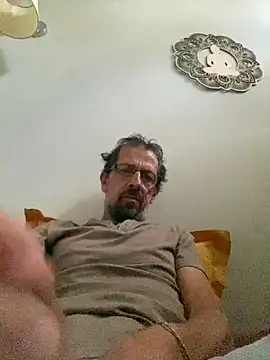 Snapshot of createur34 chatting on May 16, 2026, 5:17 am createur34 online show from May 16, 2026, 5:17 am