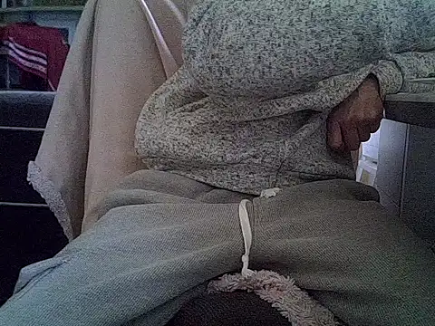 Snapshot of createur34 chatting on December 4, 2025, 1:21 pm createur34 online show from December 4, 2025, 1:21 pm