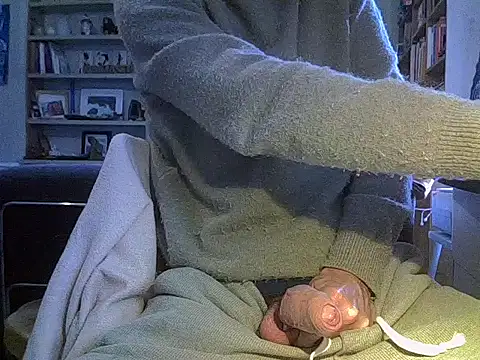 createur34 online show from February 25, 2026, 8:25 am