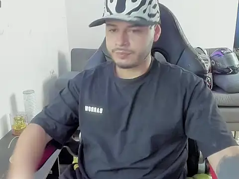 ragnar lothbrok777 online show from April 8, 2026, 4:19 pm