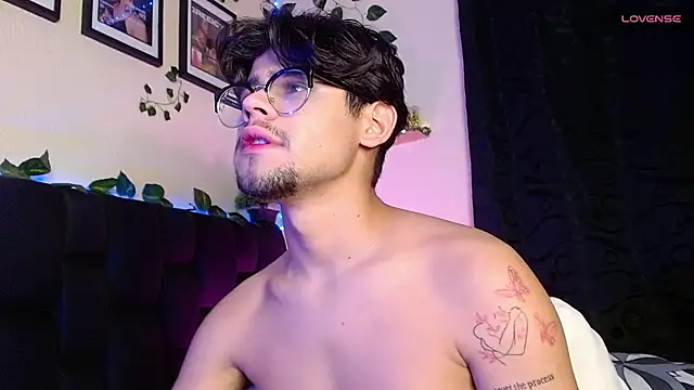 Snapshot of isaac-saenz chatting on February 18, 2025, 9:42 pm isaac-saenz online show from February 18, 2025, 9:42 pm