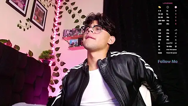 Snapshot of isaac-saenz chatting on February 23, 2025, 12:30 am isaac-saenz online show from February 23, 2025, 12:30 am