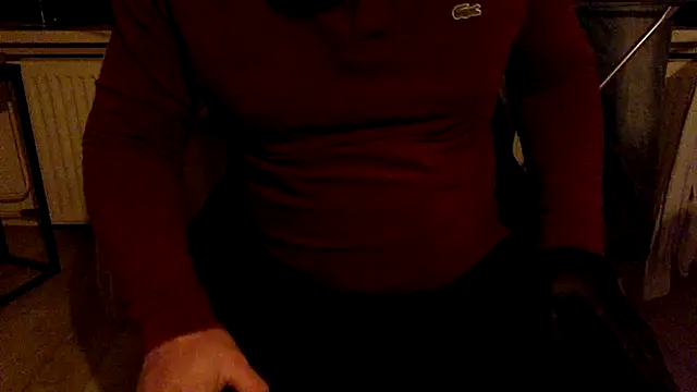 Snapshot of Bleueyez007 chatting on February 19, 2025, 12:46 am Bleueyez007 online show from February 19, 2025, 12:46 am