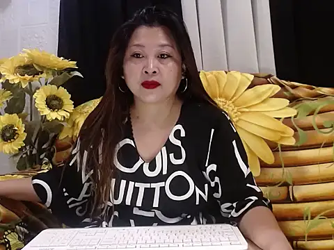 Snapshot of UrSweetClassyPinay chatting on June 6, 2026, 6:24 pm UrSweetClassyPinay online show from June 6, 2026, 6:24 pm