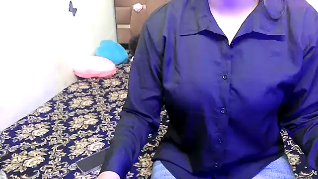 megancatluna online show from October 26, 2025, 4:13 am