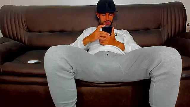 Snapshot of sexyhotmusclesforyou1 chatting on October 11, 2025, 8:26 am sexyhotmusclesforyou1 online show from October 11, 2025, 8:26 am