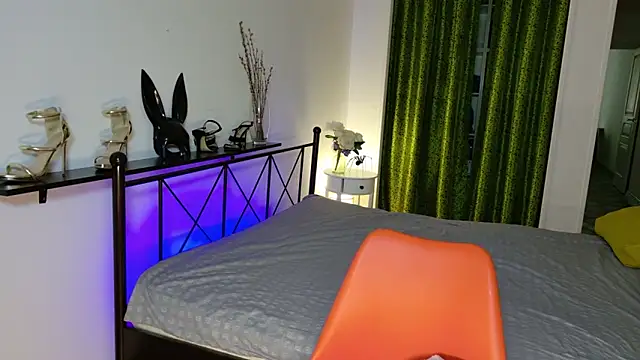 RaileReed online show from October 10, 2025, 12:50 pm