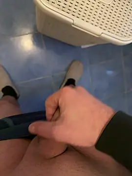 lonelycroboy online show from February 15, 2025, 6:33 am