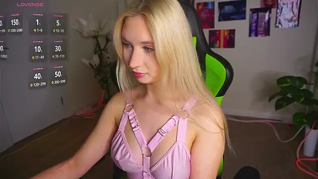 Snapshot of charm_adel chatting on November 11, 2025, 10:21 am charm adel online show from November 11, 2025, 10:21 am