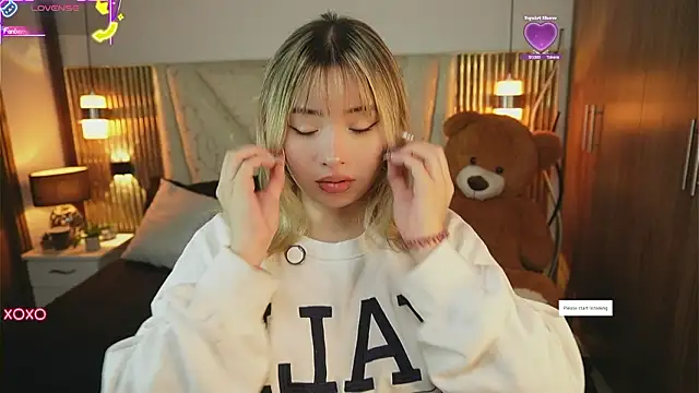 Snapshot of Julieta_priv chatting on February 4, 2026, 2:23 pm Julieta priv online show from February 4, 2026, 2:23 pm