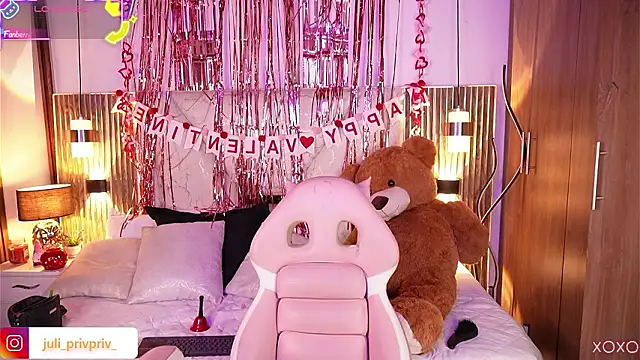 Snapshot of Julieta_priv chatting on February 16, 2026, 2:37 pm Julieta priv online show from February 16, 2026, 2:37 pm