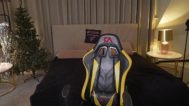 Layla Sweet  online show from January 14, 2026, 8:45 pm