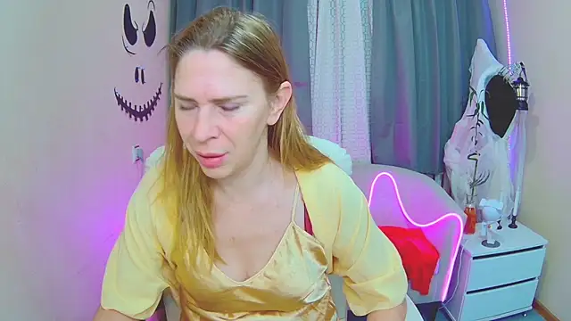 Snapshot of TessaDaybreak chatting on November 4, 2025, 7:45 am TessaDaybreak online show from November 4, 2025, 7:45 am