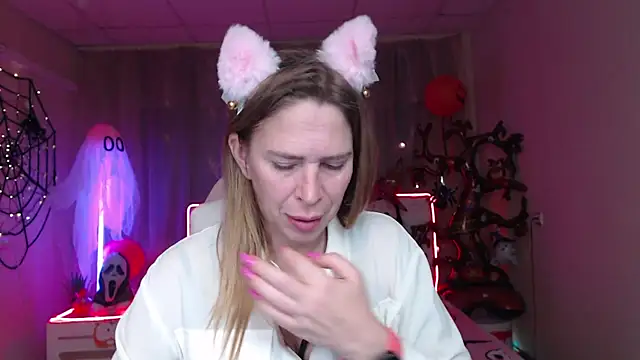 Snapshot of TessaDaybreak chatting on October 27, 2025, 8:15 am TessaDaybreak online show from October 27, 2025, 8:15 am