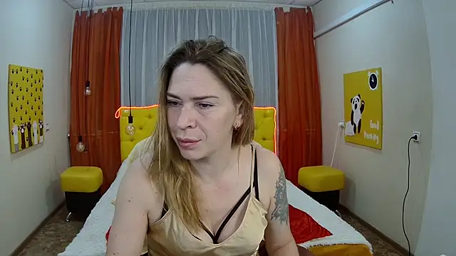 Snapshot of TessaDaybreak chatting on November 15, 2025, 7:34 am TessaDaybreak online show from November 15, 2025, 7:34 am