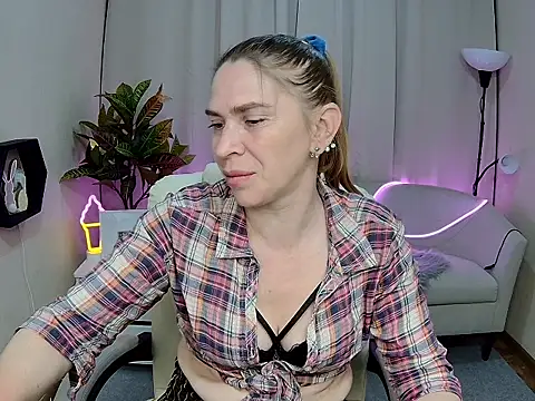 Snapshot of TessaDaybreak chatting on May 14, 2026, 12:24 pm TessaDaybreak online show from May 14, 2026, 12:24 pm