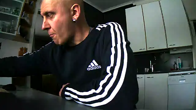 Snapshot of Teemu chatting on March 1, 2025, 2:02 pm Teemu online show from March 1, 2025, 2:02 pm