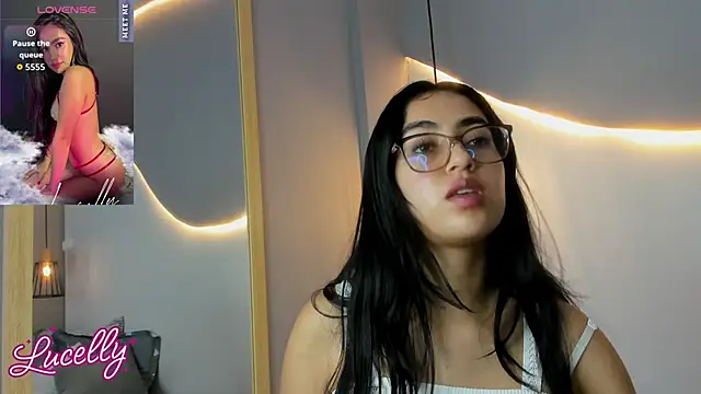 Snapshot of lucelly_15 chatting on October 19, 2025, 11:46 am lucelly 15 online show from October 19, 2025, 11:46 am