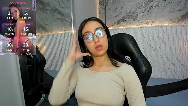 Snapshot of lucelly_15 chatting on December 3, 2025, 11:53 am lucelly 15 online show from December 3, 2025, 11:53 am