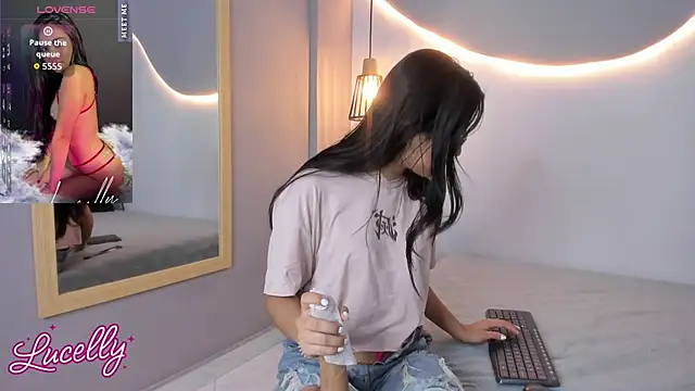 Snapshot of lucelly_15 chatting on October 17, 2025, 11:45 am lucelly 15 online show from October 17, 2025, 11:45 am