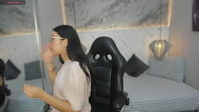 Snapshot of lucelly_15 chatting on November 11, 2025, 11:27 am lucelly 15 online show from November 11, 2025, 11:27 am