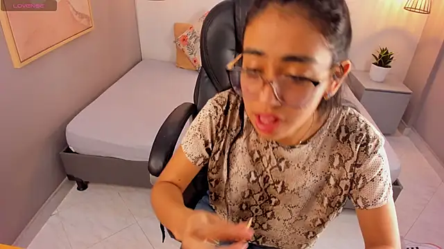 Snapshot of lucelly_15 chatting on March 15, 2025, 8:21 pm lucelly 15 online show from March 15, 2025, 8:21 pm