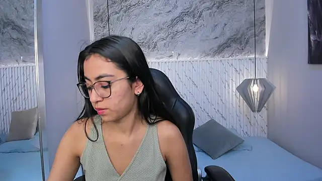 Snapshot of lucelly_15 chatting on March 20, 2025, 11:38 am lucelly 15 online show from March 20, 2025, 11:38 am