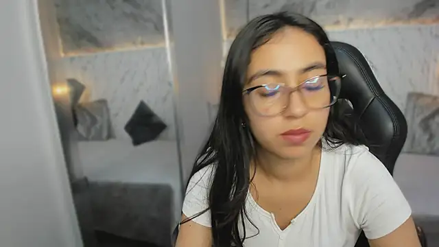 Snapshot of lucelly_15 chatting on November 10, 2025, 11:59 am lucelly 15 online show from November 10, 2025, 11:59 am