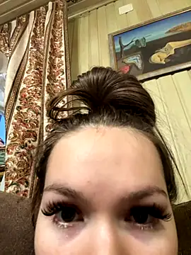 -Amora online show from December 1, 2025, 12:17 pm