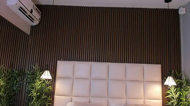 MelanieHillss online show from April 7, 2026, 4:03 am