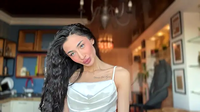 alissadreams online show from October 13, 2025, 10:39 am