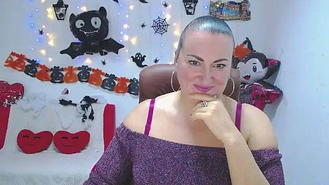 DianaMGG online show from October 21, 2025, 5:23 pm