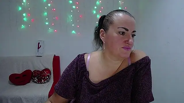 DianaMGG online show from November 11, 2025, 6:30 am